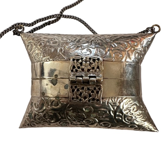 Unique Metal Crossbody - Picture 2 of 5
